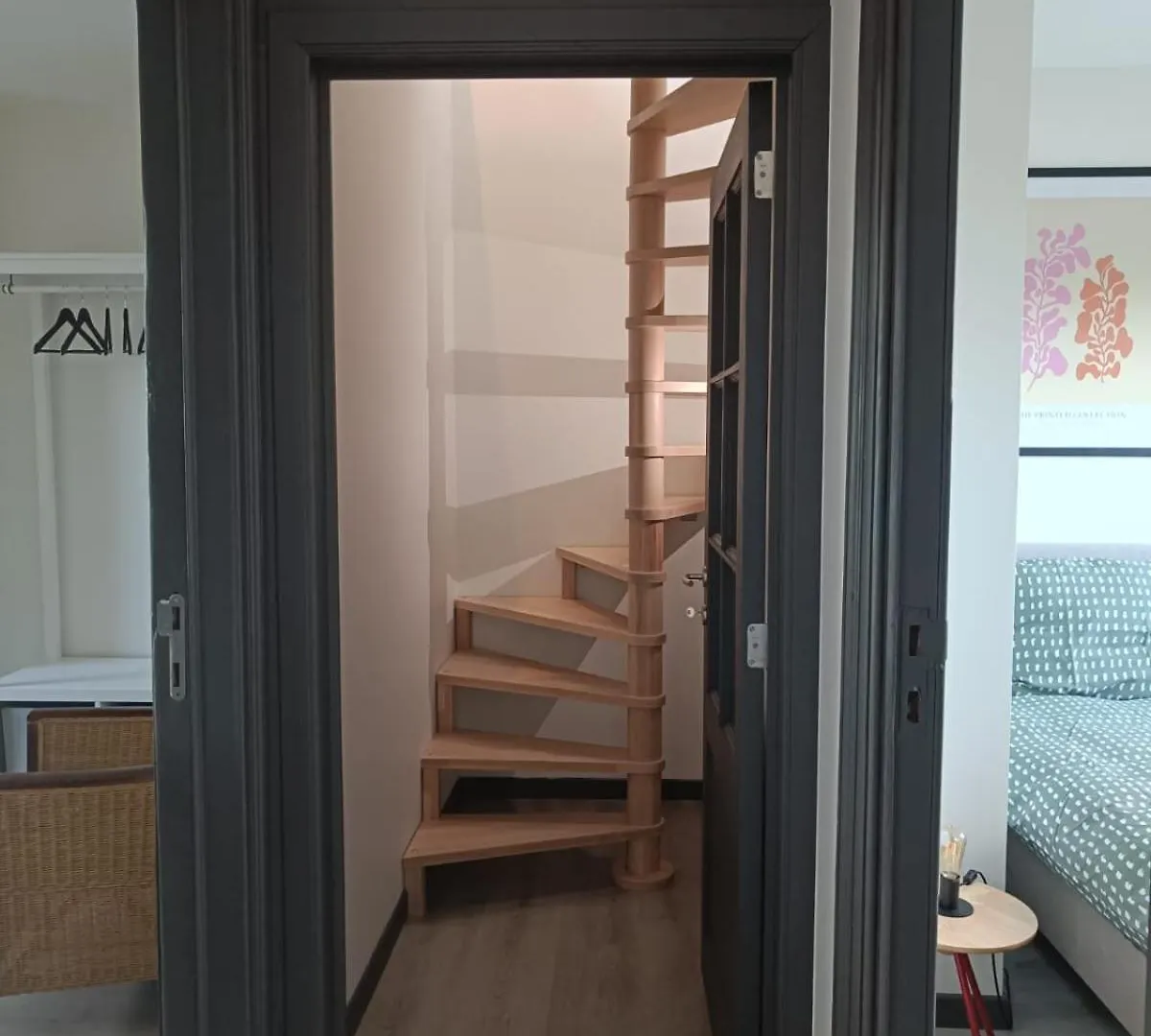 Modern Triplex 140M2 - 4 Bedrooms, 1 Living Room & 2 Bathrooms - 8 People In Brussels City