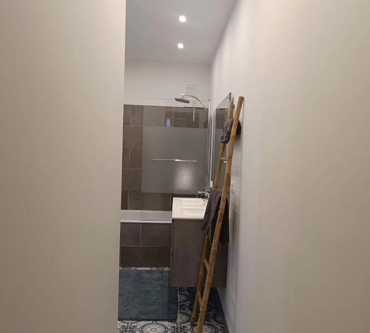 Modern Triplex 140M2 - 4 Bedrooms, 1 Living Room & 2 Bathrooms - 8 People In Brussels City Διαμέρισμα