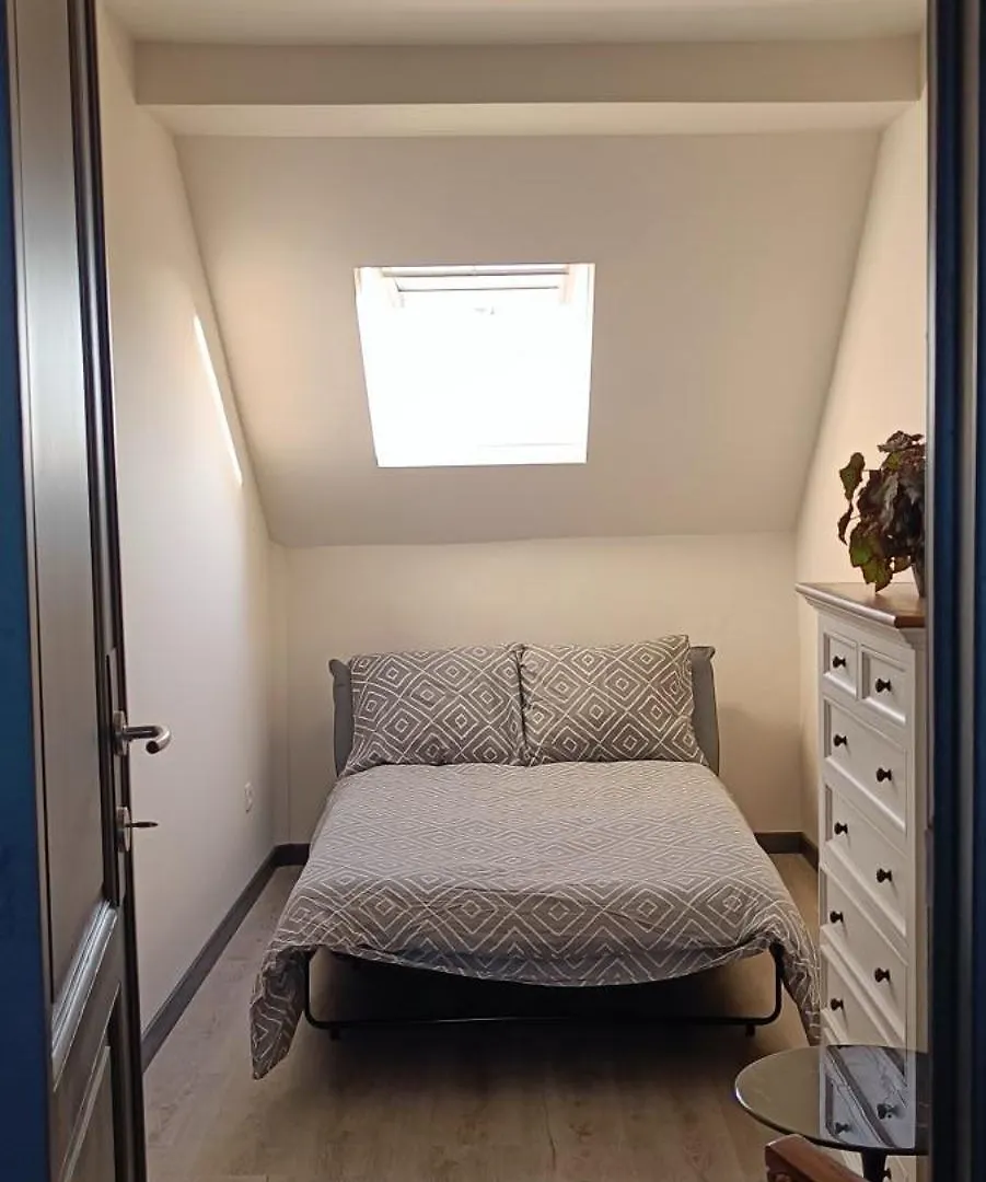 Modern Triplex 140M2 - 4 Bedrooms, 1 Living Room & 2 Bathrooms - 8 People In Brussels City 0*,  Βέλγιο