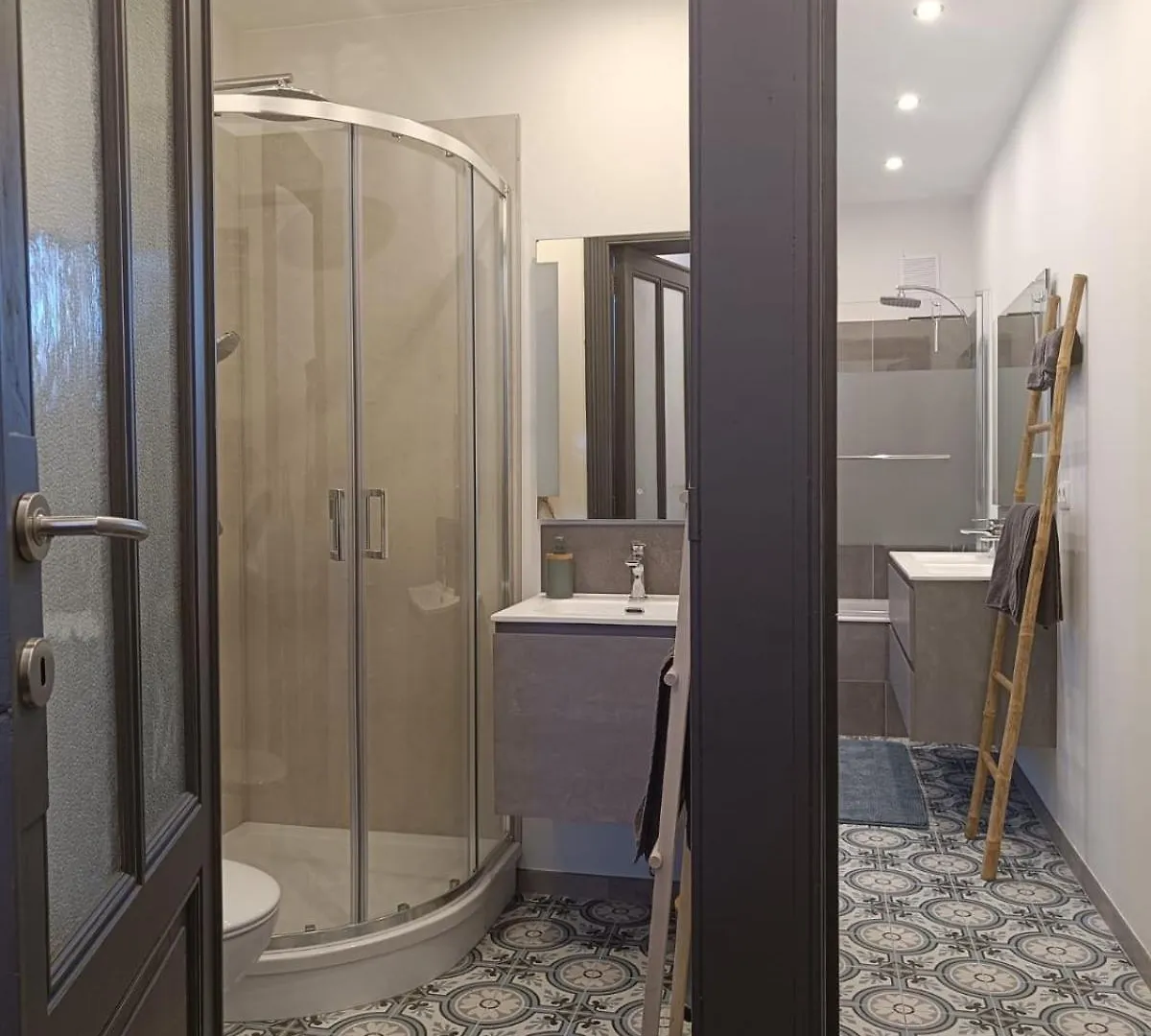 Modern Triplex 140M2 - 4 Bedrooms, 1 Living Room & 2 Bathrooms - 8 People In Brussels City Βέλγιο