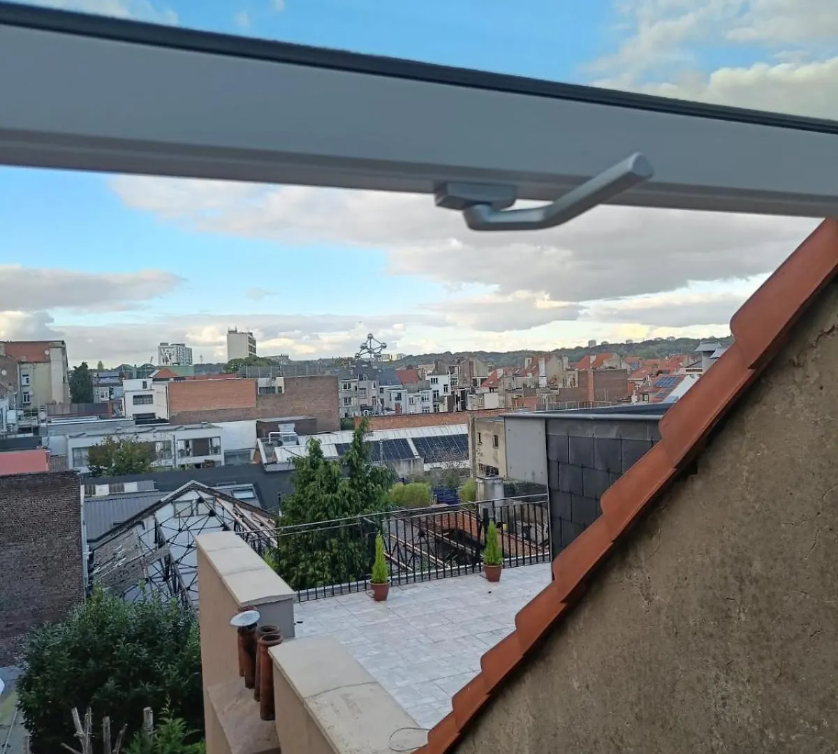 Modern Triplex 140M2 - 4 Bedrooms, 1 Living Room & 2 Bathrooms - 8 People In Brussels City