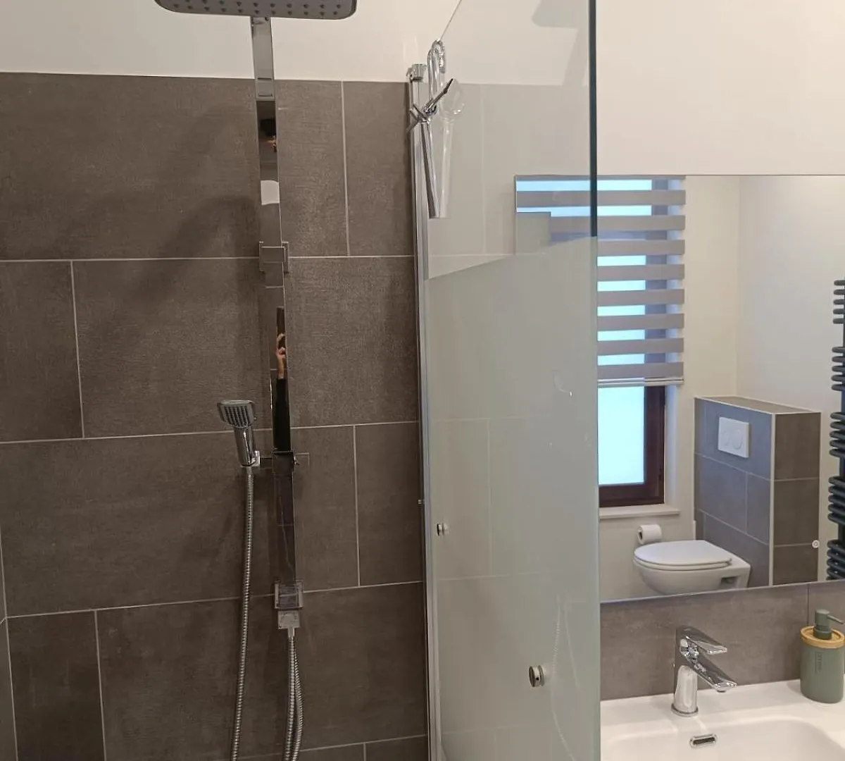 Modern Triplex 140M2 - 4 Bedrooms, 1 Living Room & 2 Bathrooms - 8 People In Brussels City Διαμέρισμα
